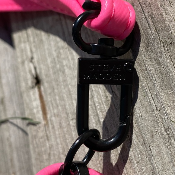 Hot pink clutch - Picture 7 of 8